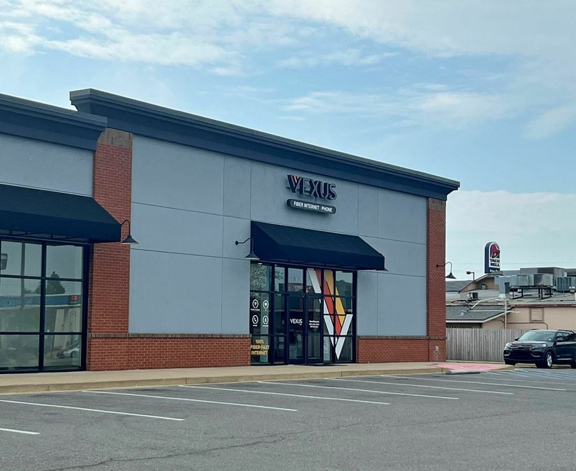 Alexandria Station Shopping Center-End-Cap with Drive-Thru