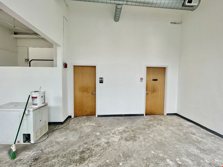7100 S South Shore Drive - +/- 1,198 SF Former Bakery