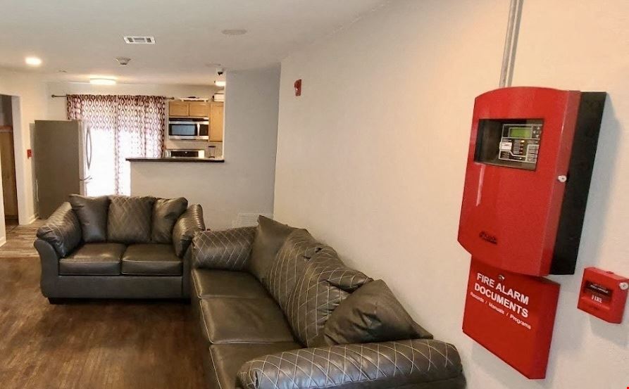 2758 N Wellesley Ave