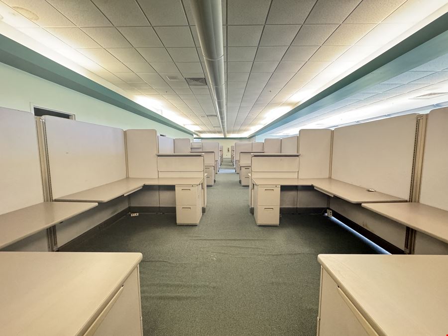 27681 Cummings Rd (Office Building)