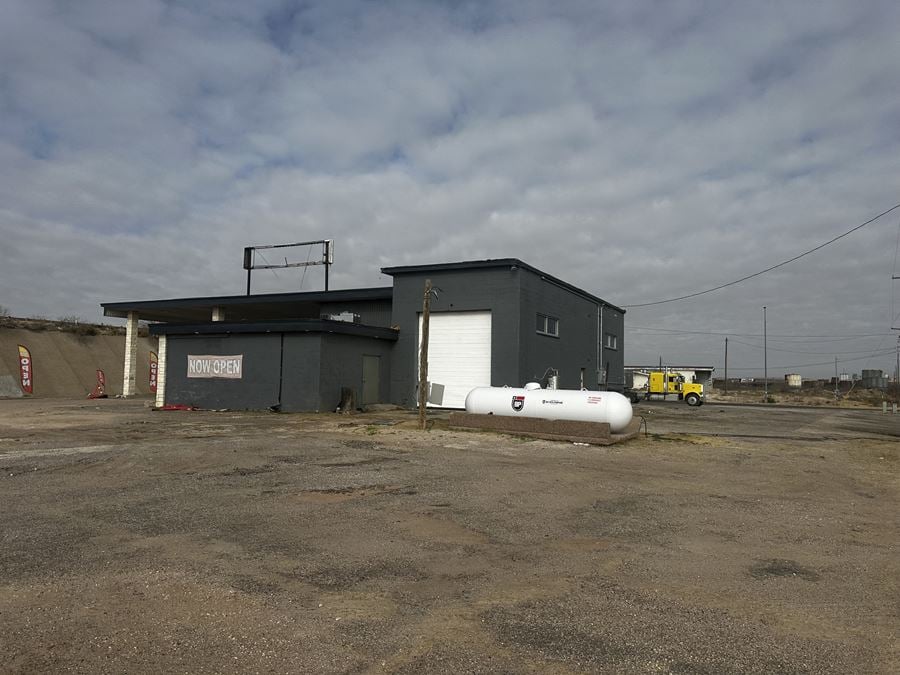 Truck Stop on I-20 - Full Kitchen, 2 Fuel Islands