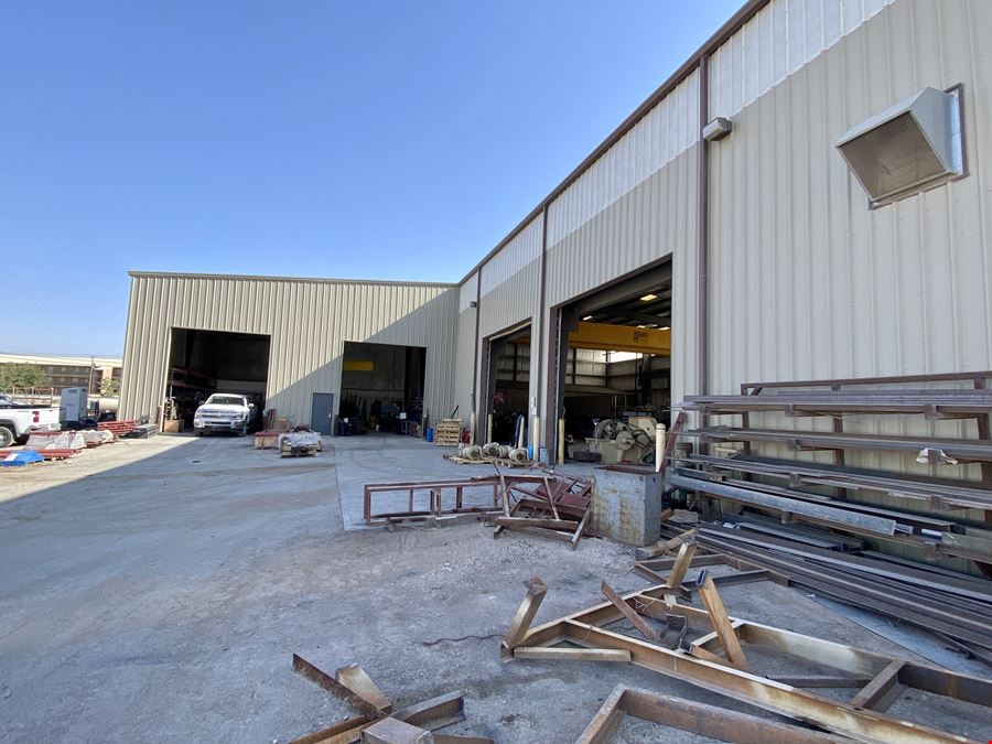 25-Ton Crane-Served 23,378 SF Shop/Office On 10 Acres?