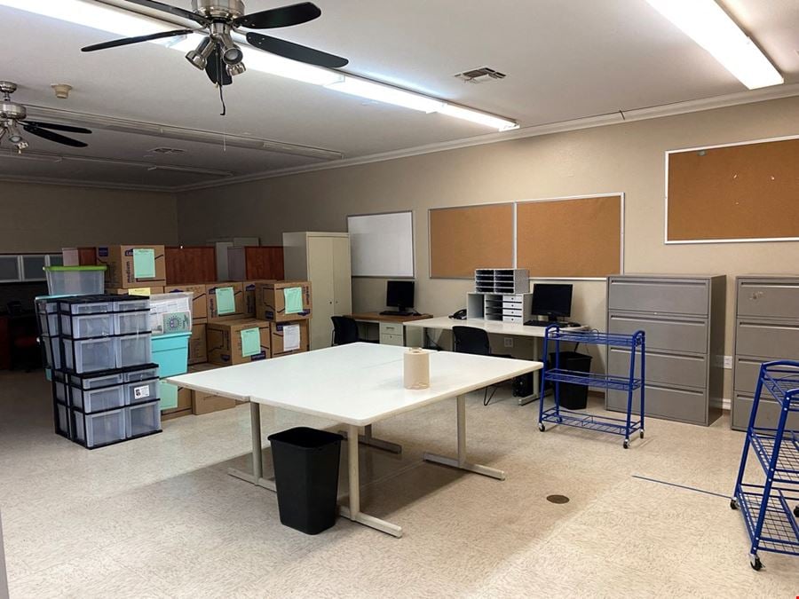 Office/Retail Space in Charming Downtown Reedley