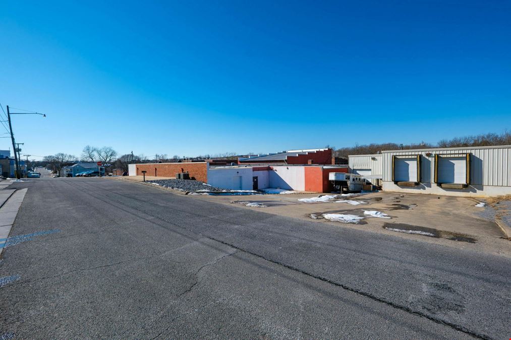 WAREHOUSE SPACE IN DOWNTOWN BROADWAY FOR LEASE