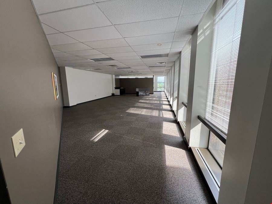 33 W 1st St