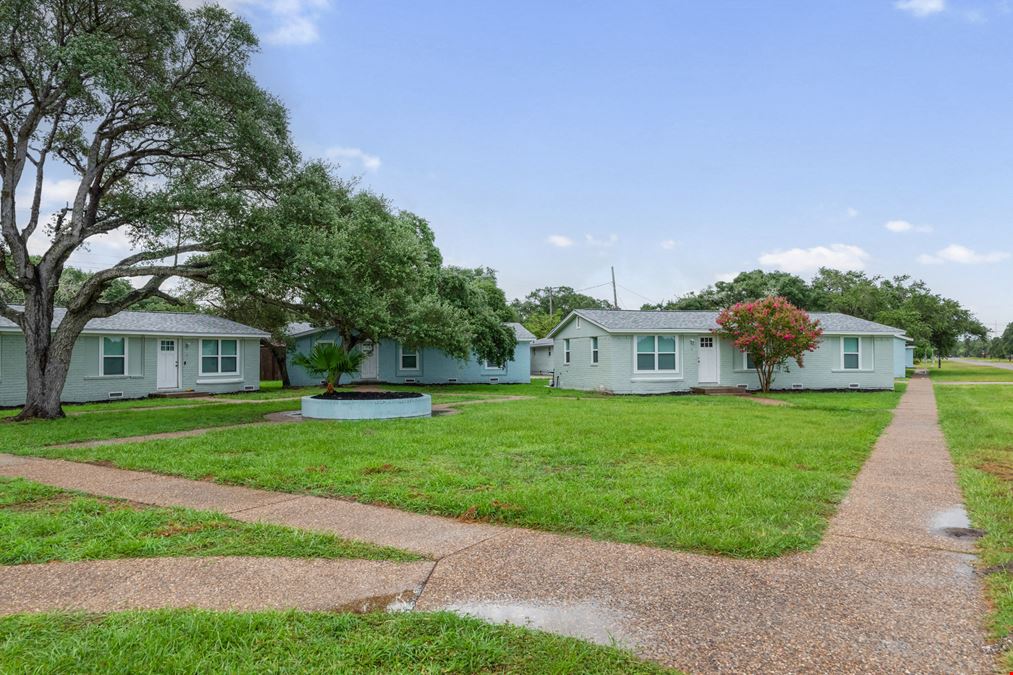 Live Oak Cottages