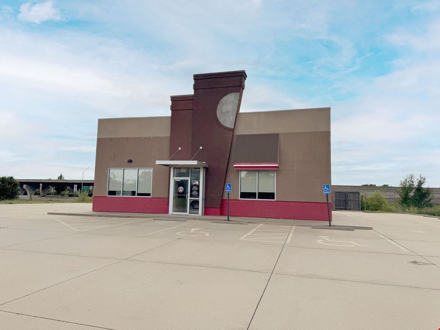 HIGH TRAFFIC LOCATION NEXT TO I-135