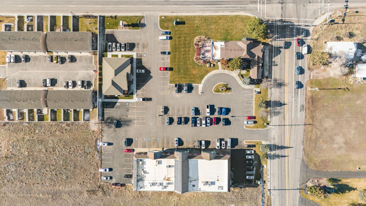 3520/3544 E 17th St, Idaho Falls, ID-22,967 SFT MULTI-TENANT BUILDING & 4,000 SFT TWO-STORY RESTAURANT