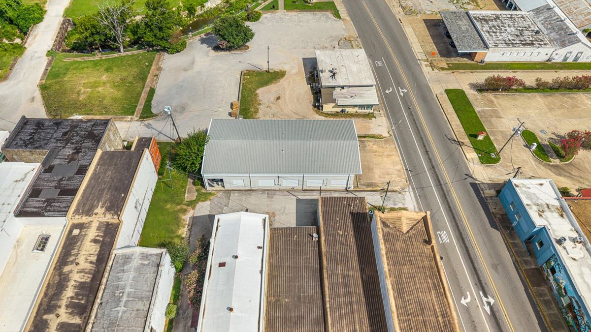 109 n la salle Navasota tx