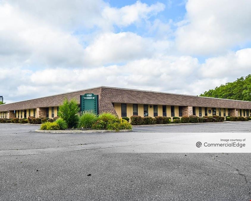 Crossroads South Corporate Park - 1787 & 1797 Veterans Memorial Hwy