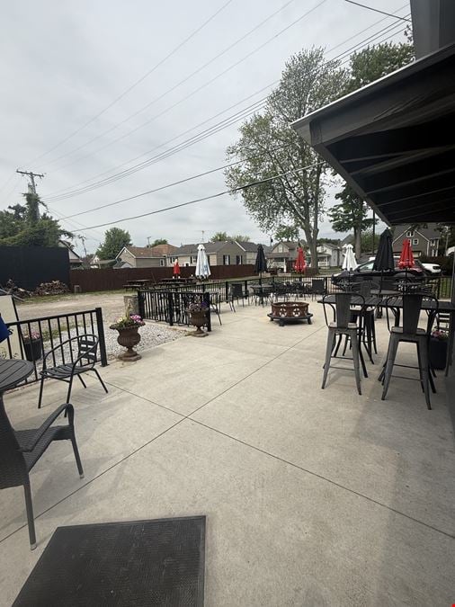 Gar's Lounge