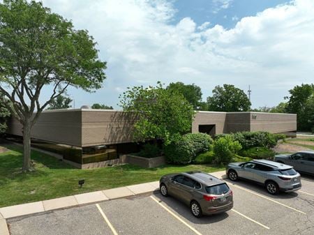 Preview of commercial space at 560-580 Kirts Blvd