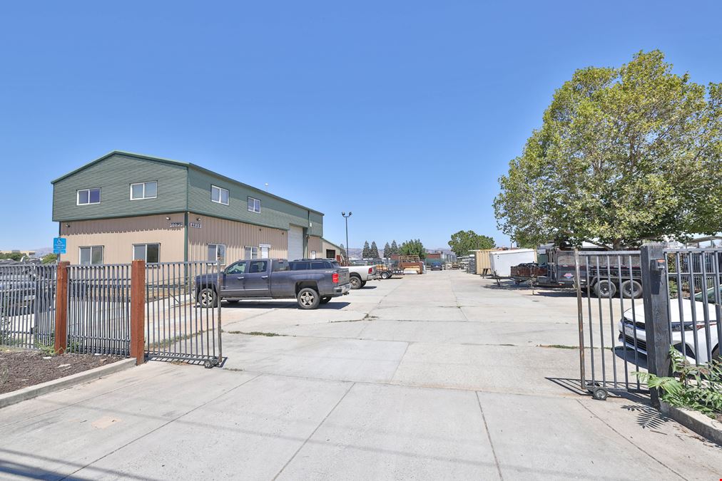 Industrial - Fenced Yard