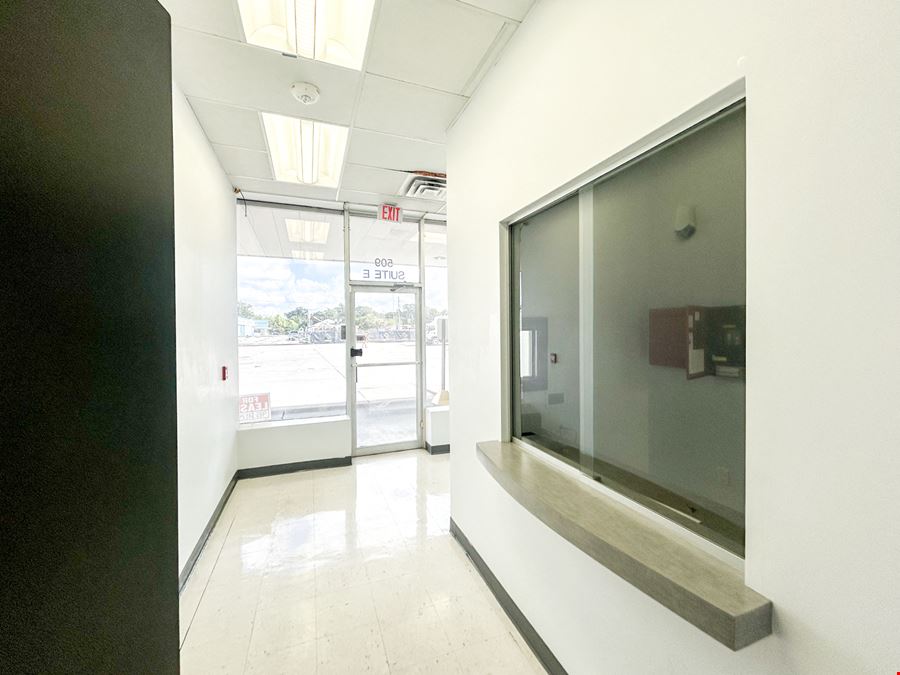 Nicholls Plaza: Commercial Suites for Lease along Visible Corridor