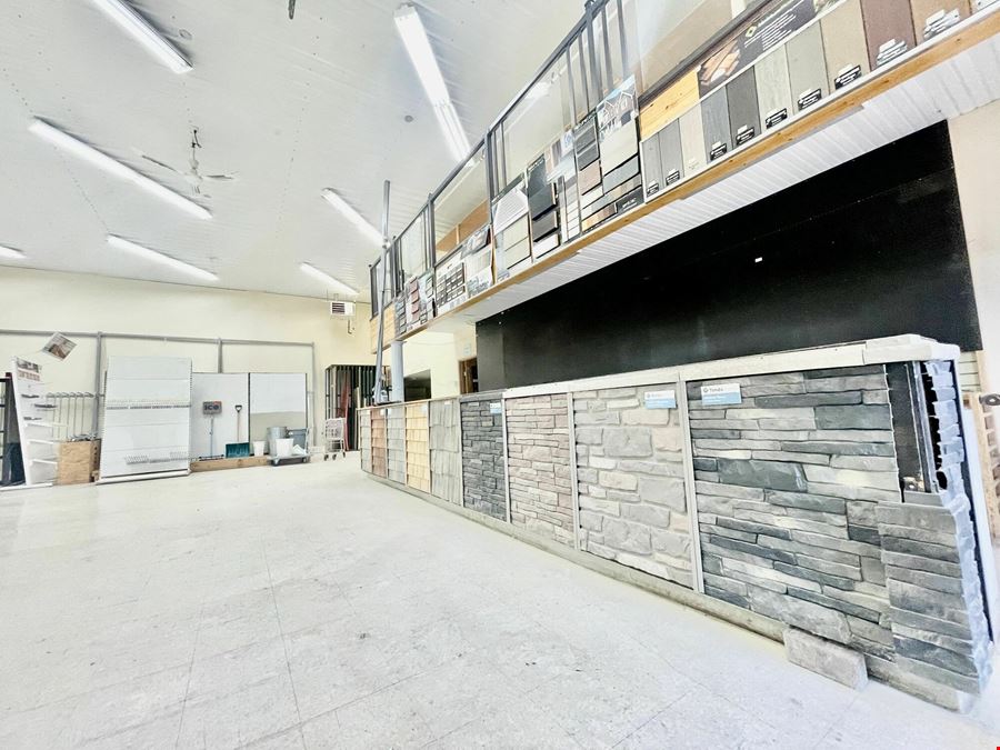 Former Home Hardware w/Yard