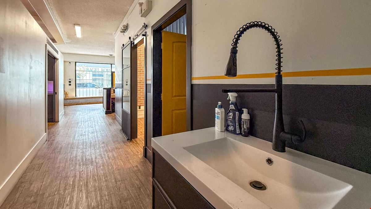 Well Positioned Commercial Unit