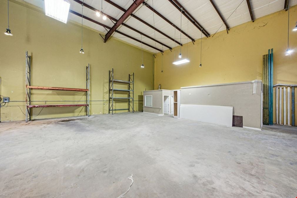 2,500 SF Clean Warehouse with Offices - South Lakeland