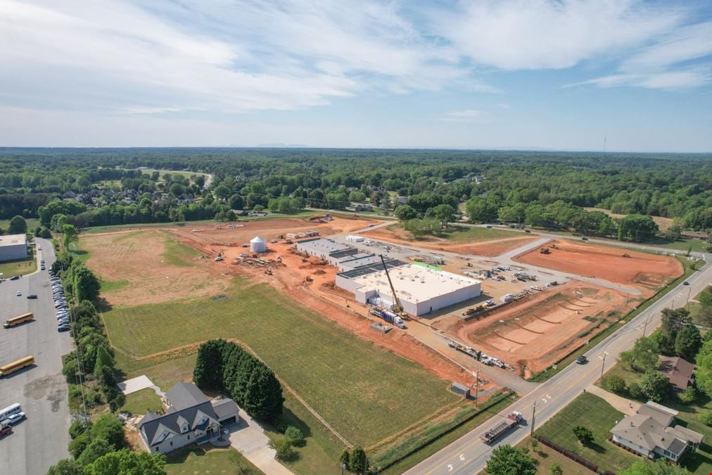 Food Lion Anchored Shopping Center - Pre Leasing