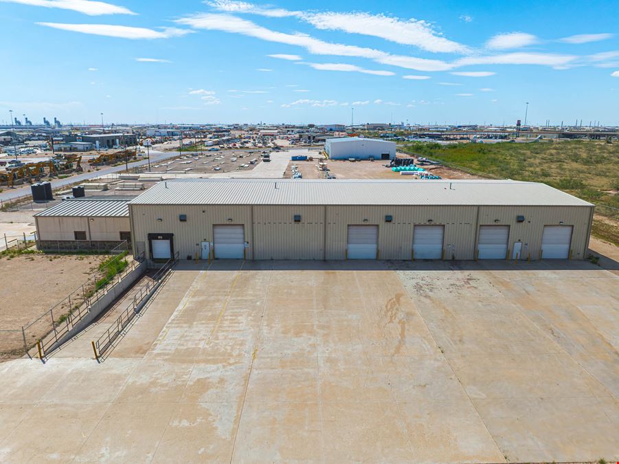 Warehouse/Office Building on ±10.91 Acres