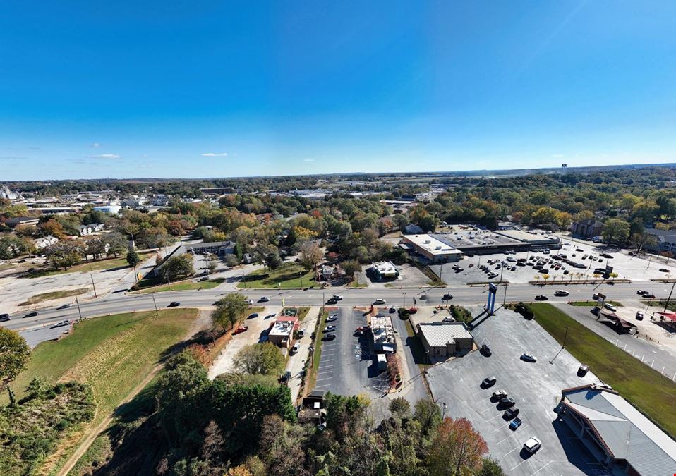 943 Jesse Jewell Pky, Gainesville, GA 30501