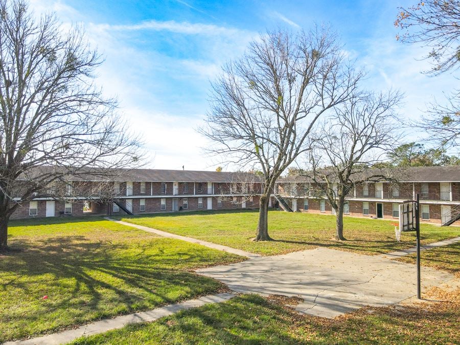 REO 183-Unit Apartment Complex: Pine Square Apartments