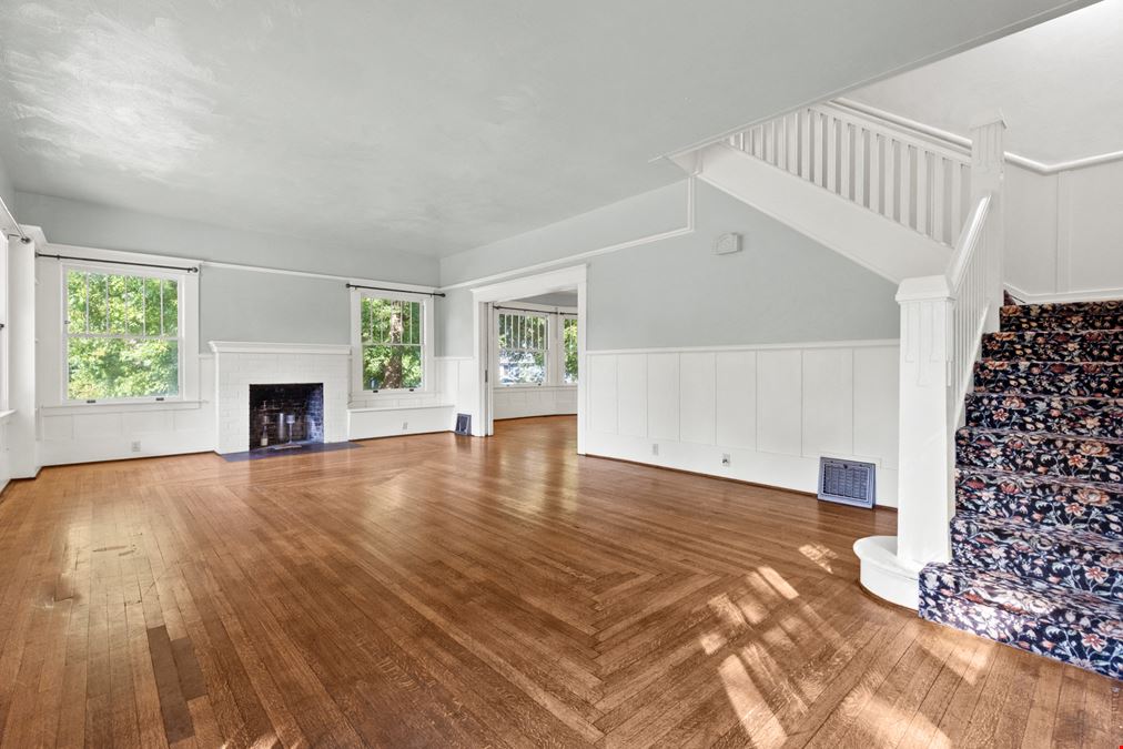 544 W 3rd Street