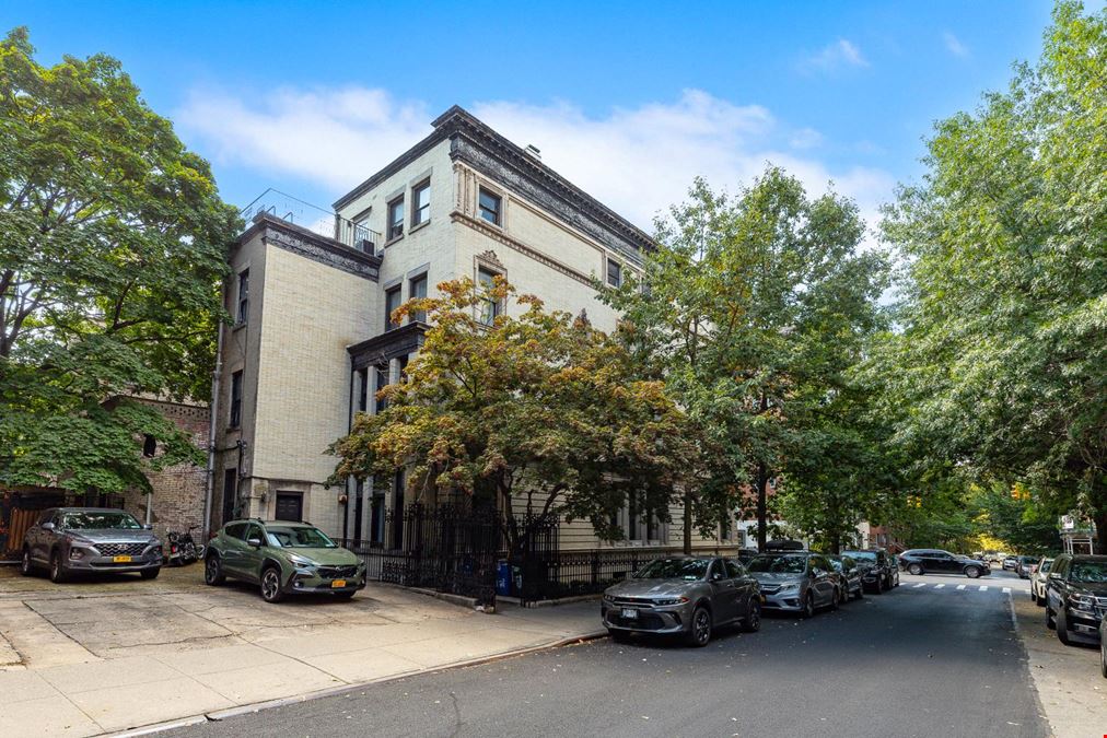 121 8th Avenue