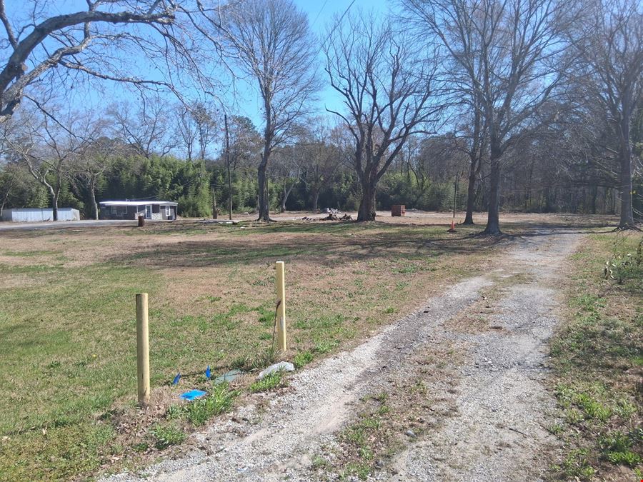 10235 Veterans Memorial Hwy Lithis Springs, GA 30144