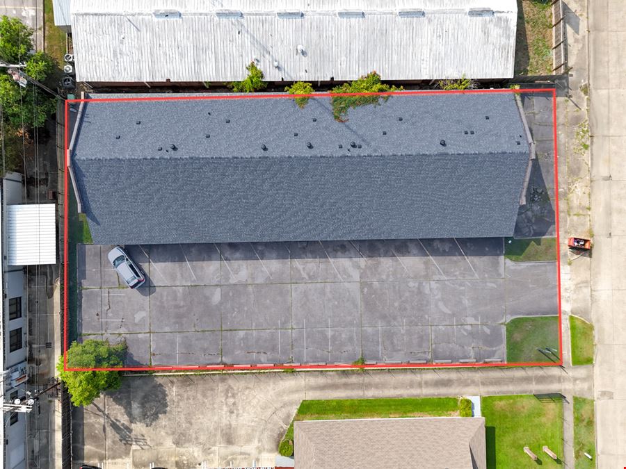 Five-Suite Office Building Minutes From I-12