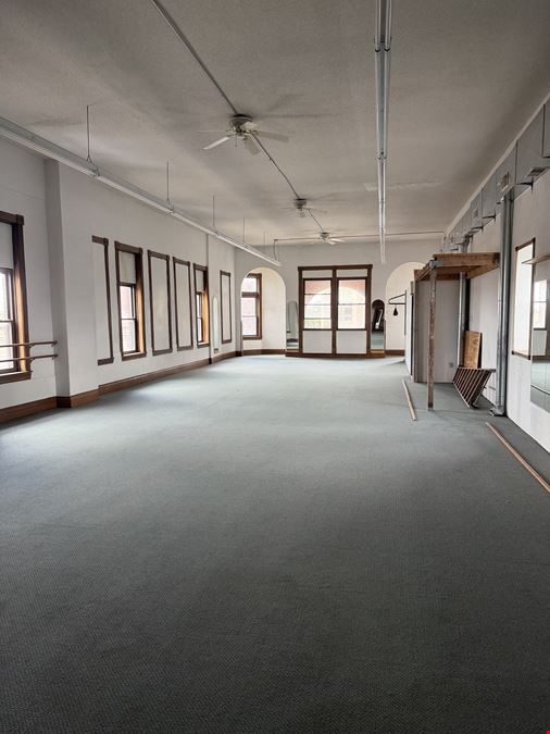 202 South Broadway Avenue