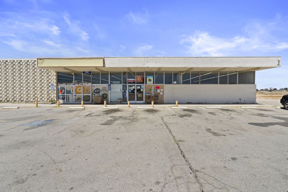 Prime Neighborhood Shopping Center Space in North Edwards, CA