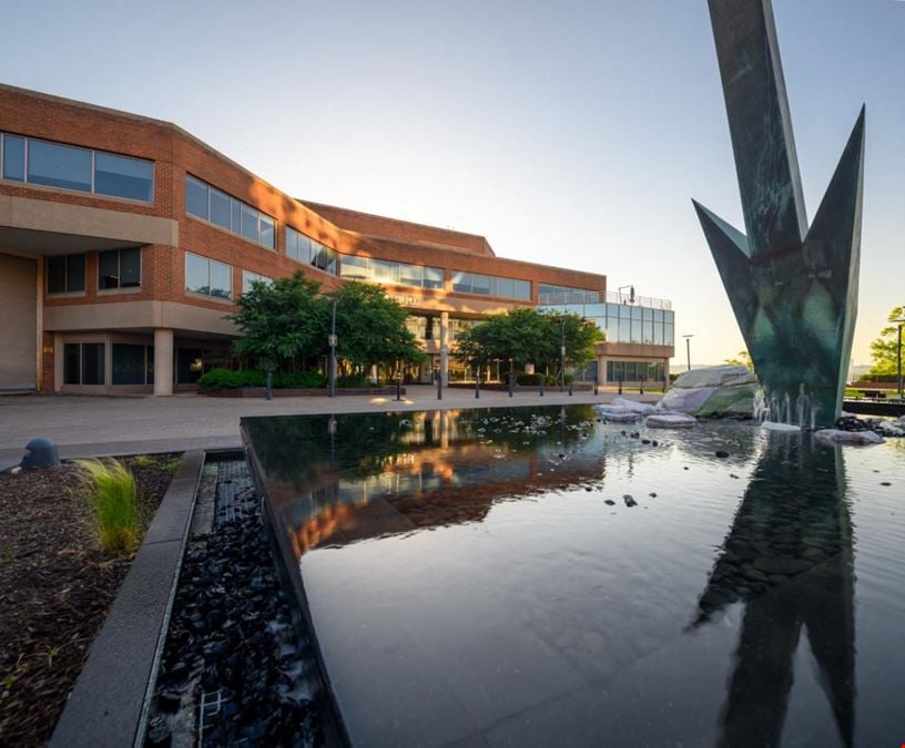 11 Canal Center Plaza