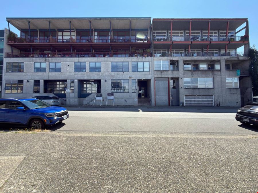 #208 - 128 W 6th Ave