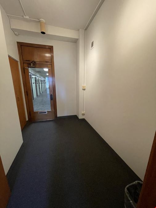 111 N Wabash Ave - Garland Building - Office