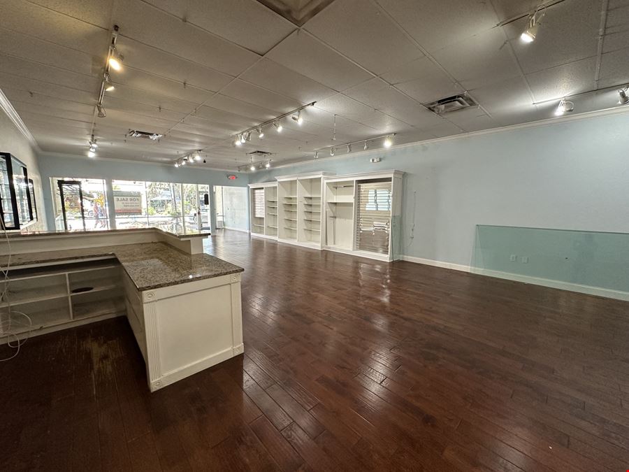 1476 Main St