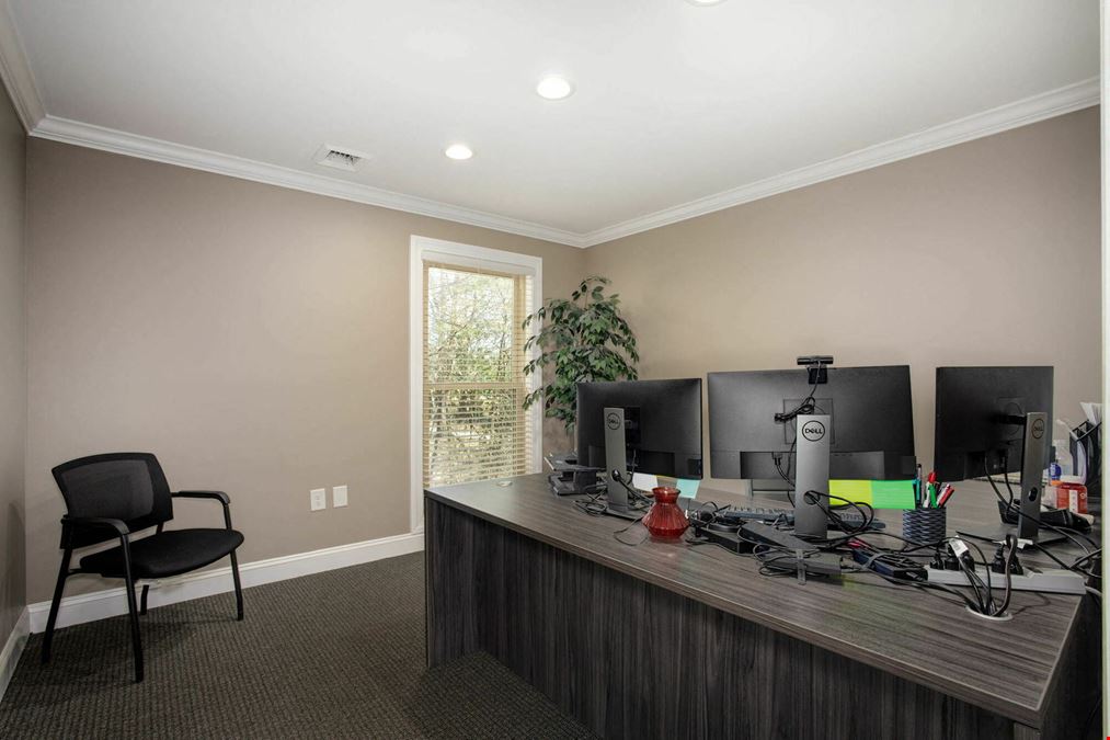 109 Laurens Rd