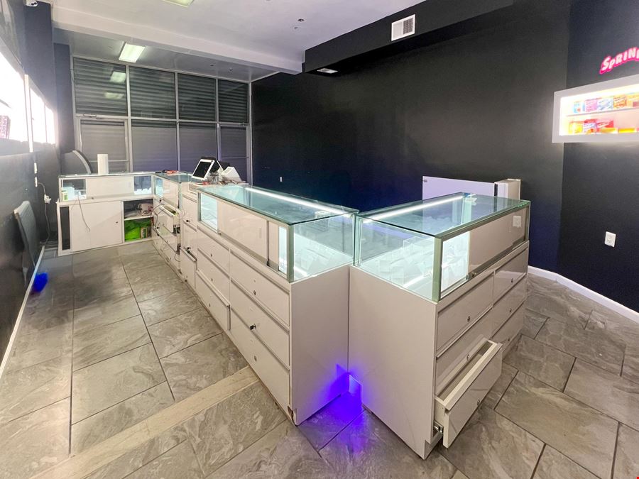 700 SF | 1101 Broadway | Renovated Retail Space with Glass Frontage for Lease