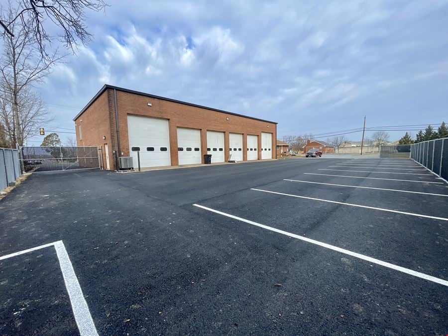Six Bay Shop Building for Sale/Lease: Former Bennett's Front End Service