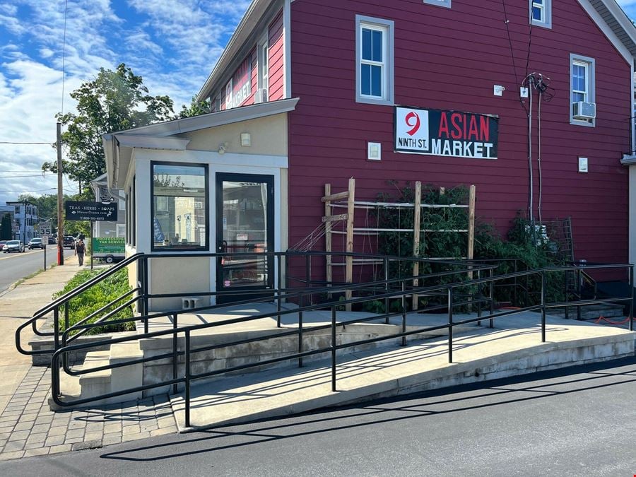 Restaurant / Retail Location - Built out and Approved.