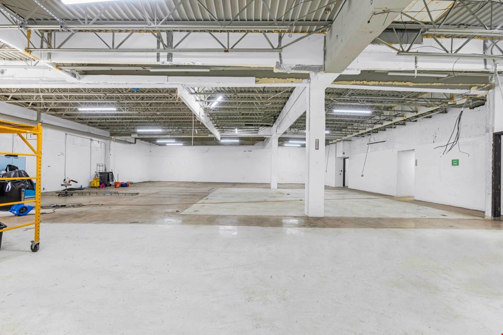 Freestanding Office & Retail Property | Bayamón Oeste Shopping Center - For Sale & Lease