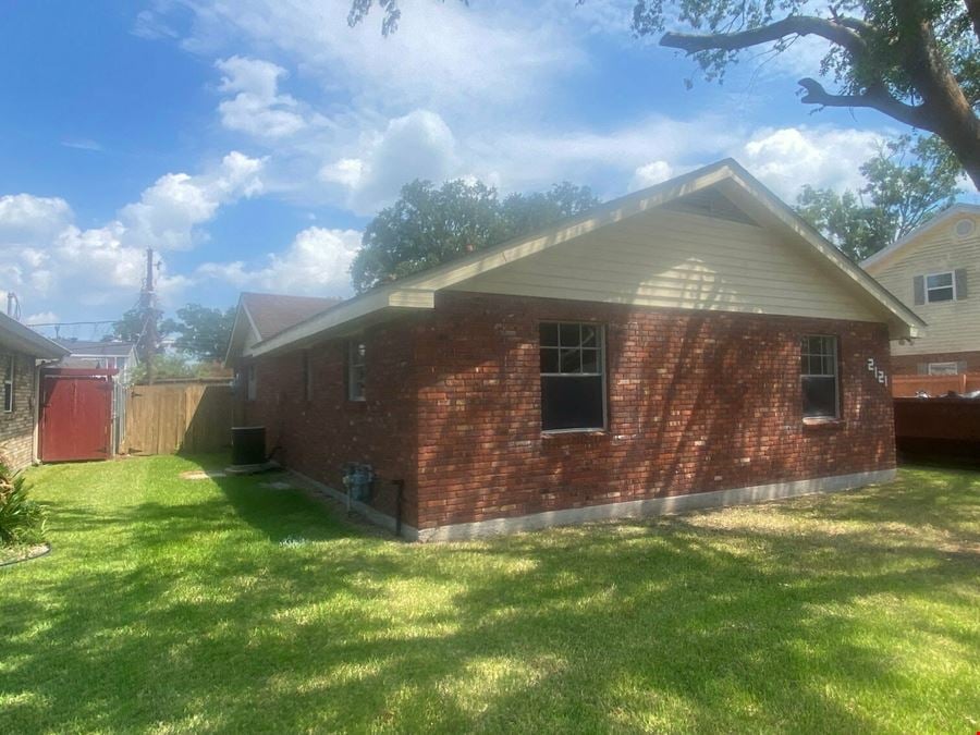 2121 James Dr