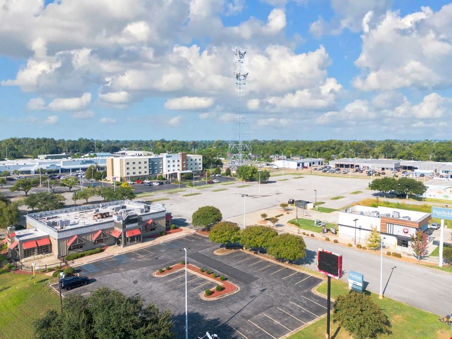 Freestanding 7,870 SF Restaurant in a Highly-Visible Retail Corridor