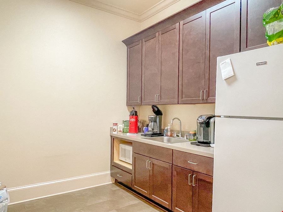 First-Class Executive Office Suites in the Village at Willow Grove
