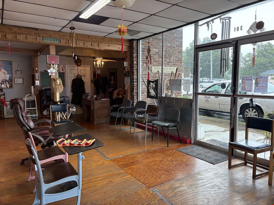 301 N Locust Ave