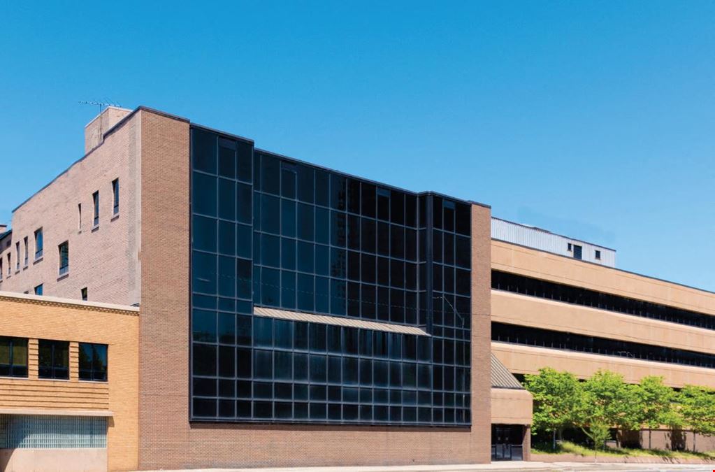 8701-8735 E Jefferson Ave