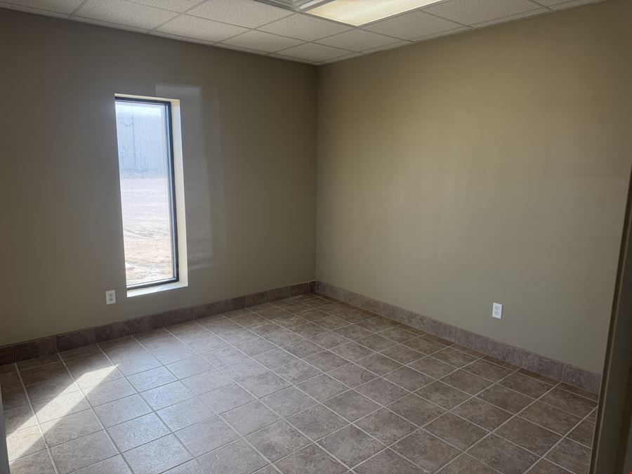 Small Versatile Office/Warehouse on 1 Acre