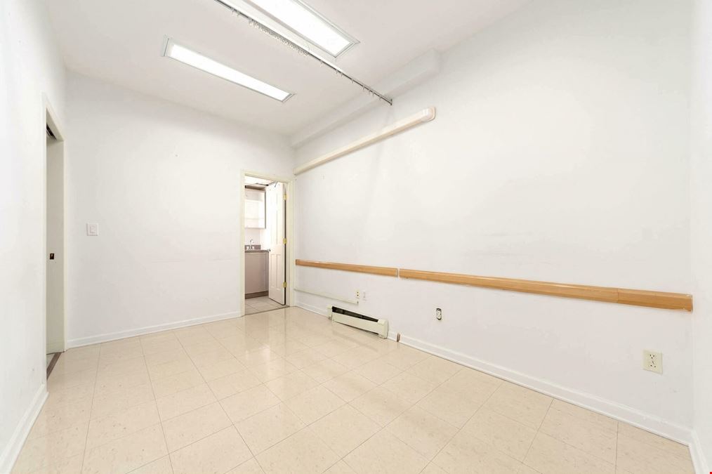 760 SF | 221 Parkville Avenue | Prime Kensington Medical Facility with Dedicated Entrance for Lease