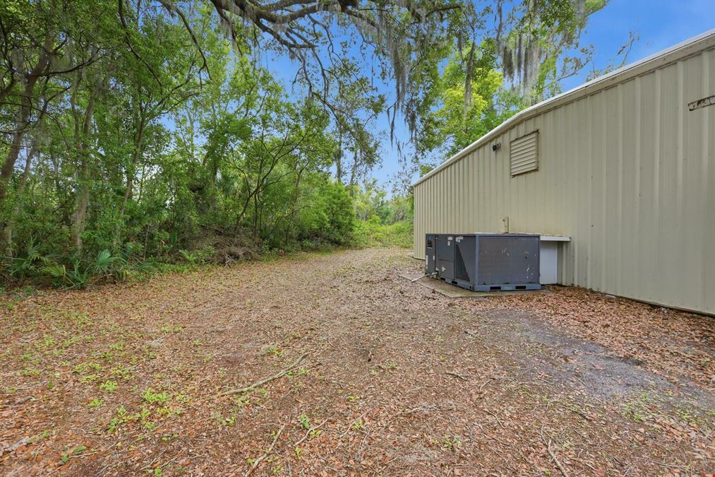Office/Warehouse in Lake Helen