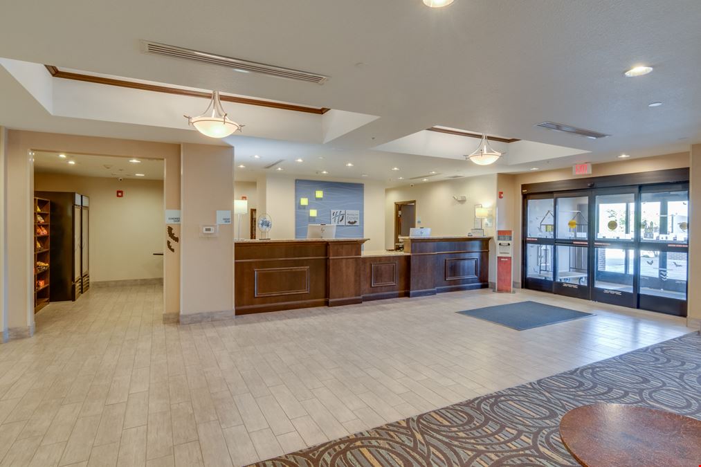 Holiday Inn Express & Suites Nevada MO