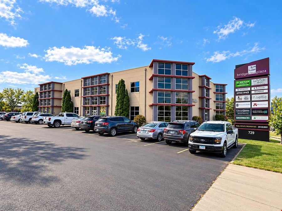 868 SF Corner Office Suite